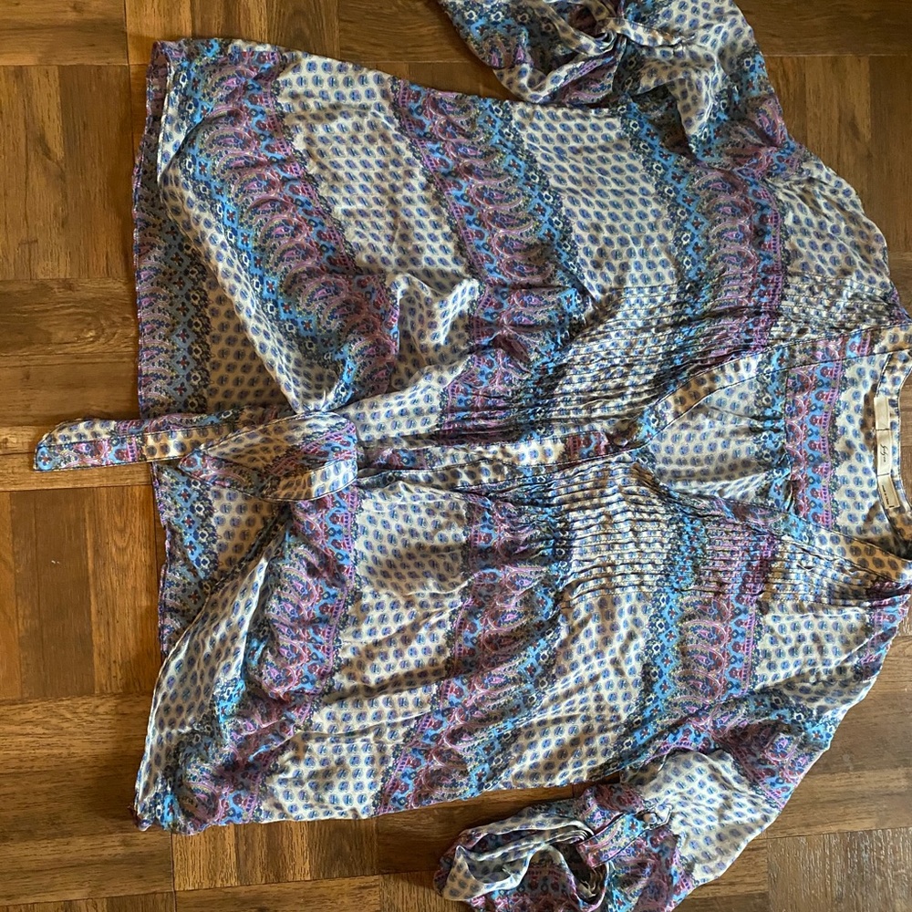 Super cute patterned blouse